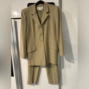 Jones of New York 3 button pantsuit! Slim fitting w/lightly padded shoulders!